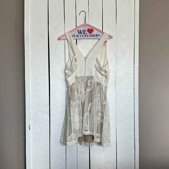 Cute white lace overlay dress - Picture 2 of 2